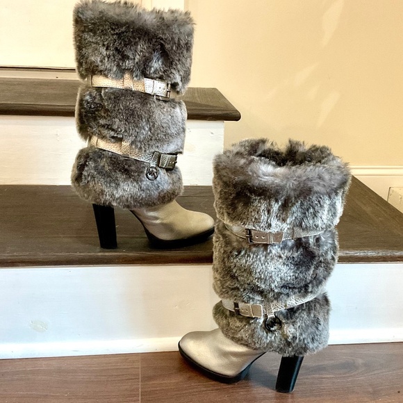 MICHAEL KORS CARLIE METALLIC GUN METAL SLIP ON FAUX FUR LEATHER HIGH HEELS SZ 8 - Picture 1 of 16